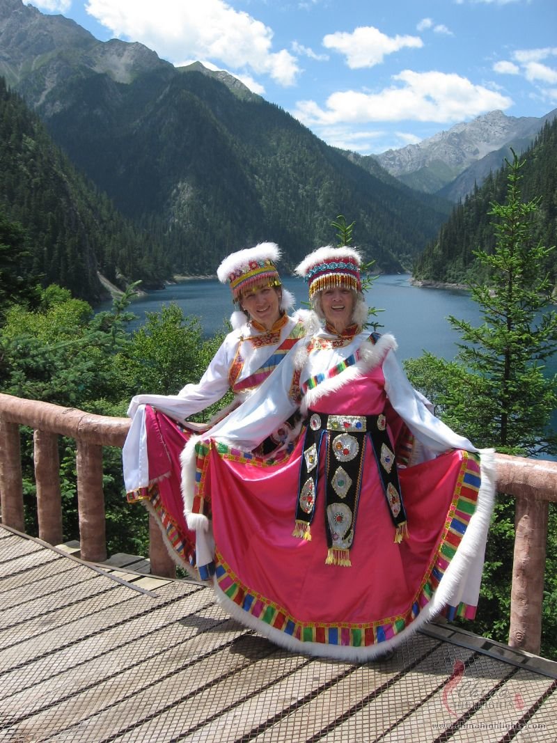 Sichuan Highlights (Jiuzhaigou & Emeishan)