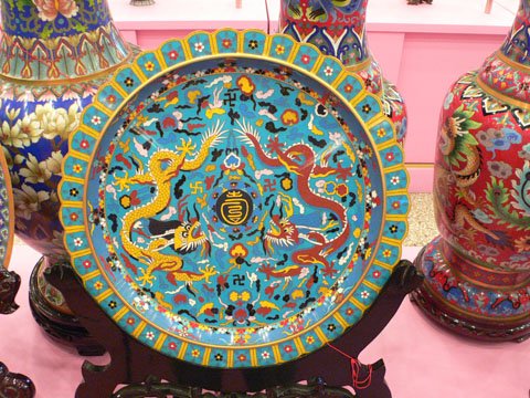 Chinesisches Cloisonne, ein Kunsthandwerk in Peking 