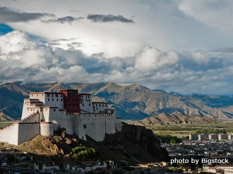 Berg des Meisters der Medizin, eine Attraktion in Lhasa