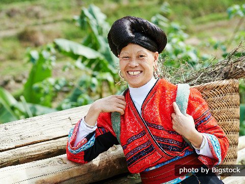 die Frau der Yao Minderheit auf den Longsheng Reisterrassen