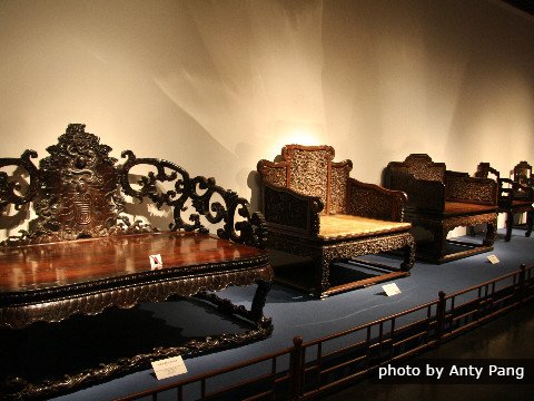 Shanghai Museum, mit Bronzewerken, Keramikarbeiten, Kalligrafie usw