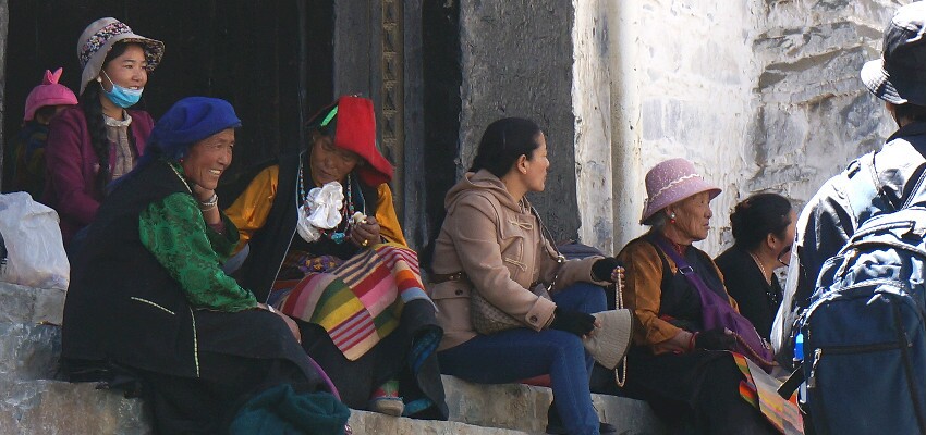 tibetische Tracht-traditional und modern