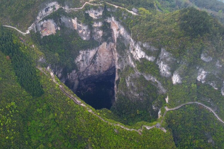 Himmels-Schachten in China: die tiefste Sinkhöhle & größte Sinkhöhlengruppe