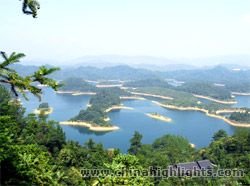 Der Qiandao See, Tausende Insel See,n der größte künstliche See in China
